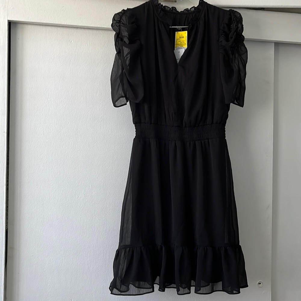 Beautiful little black dress puffed sheer short sleeves. Size S
